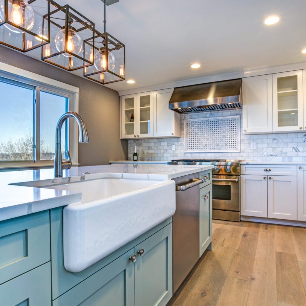 Idée déco cuisine cuisinière à bois